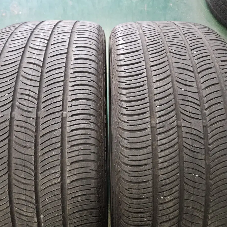 중고 콘티넨탈  245/45R19 & 2454519 타이어 2개 팝니다.